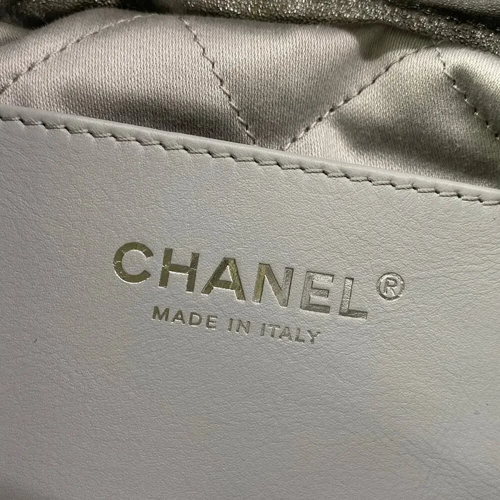 Chanel 22 mini handbag AS3980